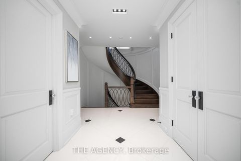 Photo 11 at 49 Bayside Court, East Woodbridge, Vaughan