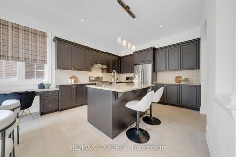 Photo 17 at 134 Orleans Circle, Vellore Village, Vaughan