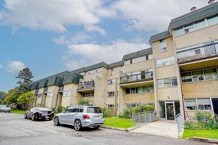 Photo 1 at 65 - 1624 Bloor Street, Applewood, Mississauga