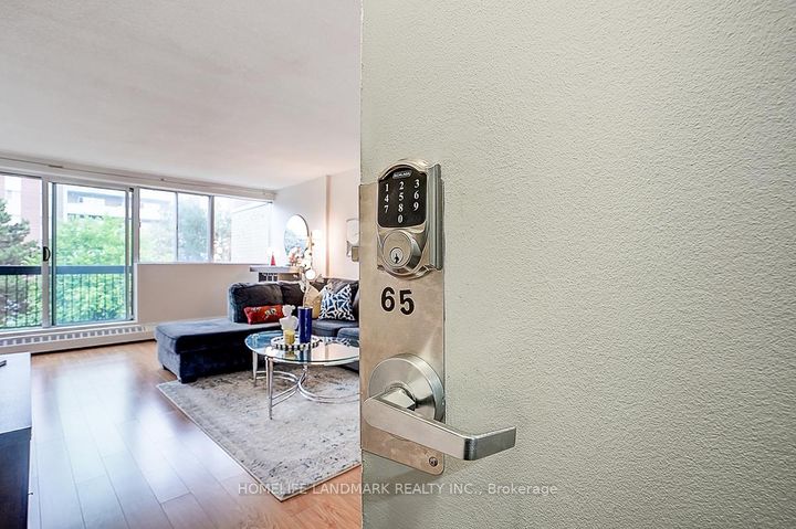 Photo 3 at 65 - 1624 Bloor Street, Applewood, Mississauga