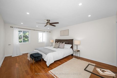 Photo 14 at 2728 Guilford Crescent, CV Clearview, Oakville