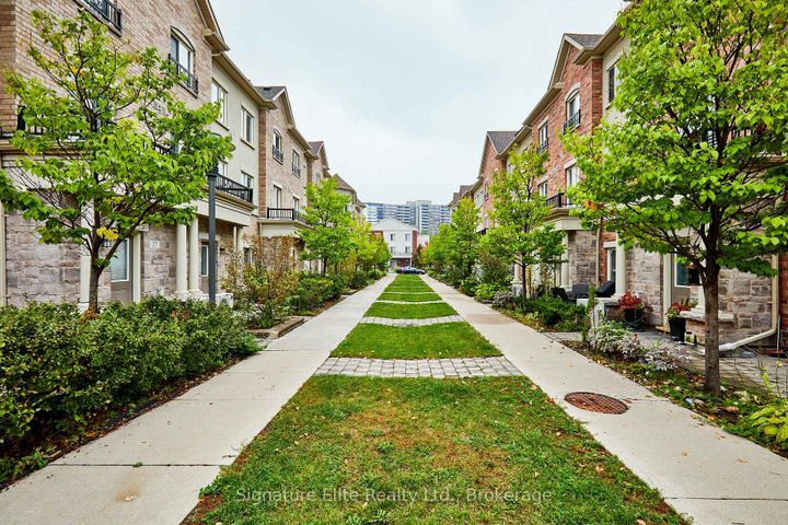 Photo 2 at 37 - 31 Coneflower Crescent, Branson, Toronto
