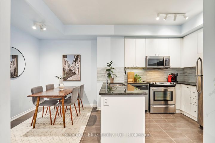 Photo 6 at 37 - 31 Coneflower Crescent, Branson, Toronto