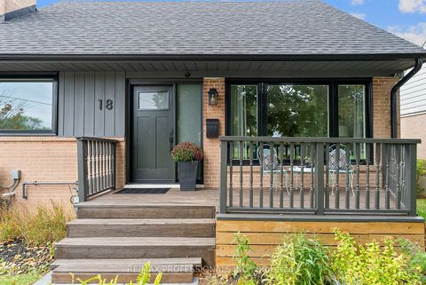 Photo 2 at 18 Lavington Drive, Richview, Toronto