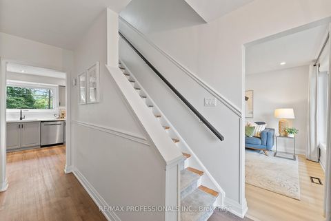 Photo 4 at 18 Lavington Drive, Richview, Toronto