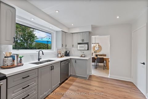 Photo 15 at 18 Lavington Drive, Richview, Toronto