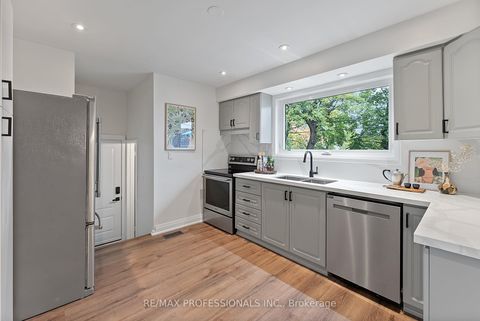 Photo 18 at 18 Lavington Drive, Richview, Toronto