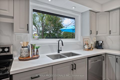 Photo 19 at 18 Lavington Drive, Richview, Toronto