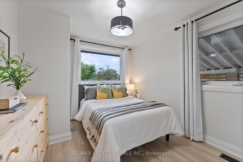 Photo 23 at 18 Lavington Drive, Richview, Toronto