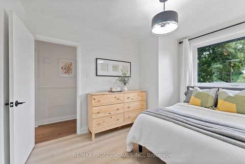 Photo 25 at 18 Lavington Drive, Richview, Toronto
