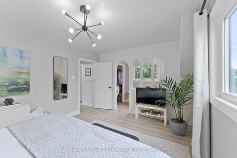 Photo 30 at 18 Lavington Drive, Richview, Toronto