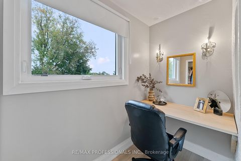 Photo 32 at 18 Lavington Drive, Richview, Toronto