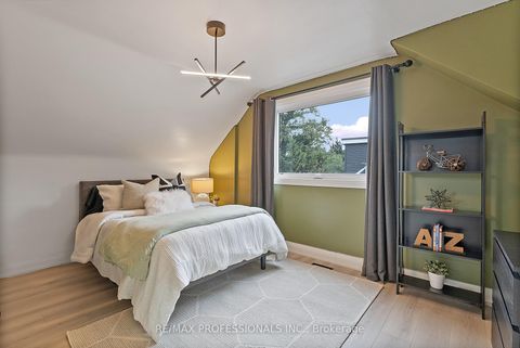 Photo 33 at 18 Lavington Drive, Richview, Toronto