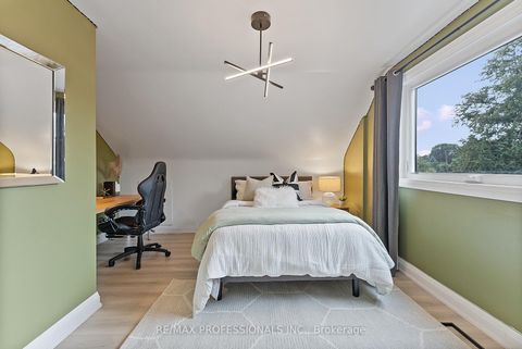 Photo 34 at 18 Lavington Drive, Richview, Toronto