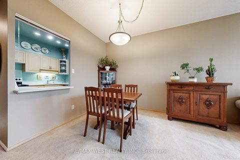 Photo 4 at 104 - 20 Fashion Rose Way, Willowdale East, Toronto