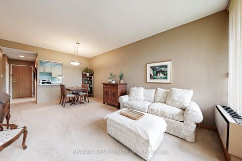 Photo 8 at 104 - 20 Fashion Rose Way, Willowdale East, Toronto