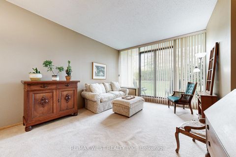 Photo 9 at 104 - 20 Fashion Rose Way, Willowdale East, Toronto