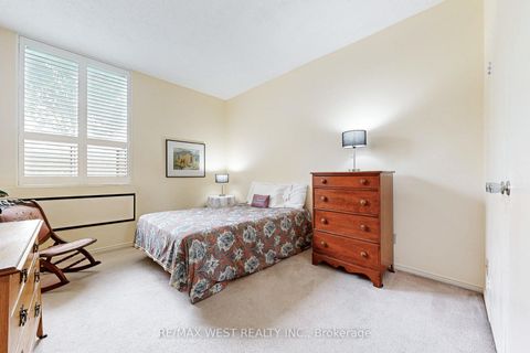 Photo 20 at 104 - 20 Fashion Rose Way, Willowdale East, Toronto