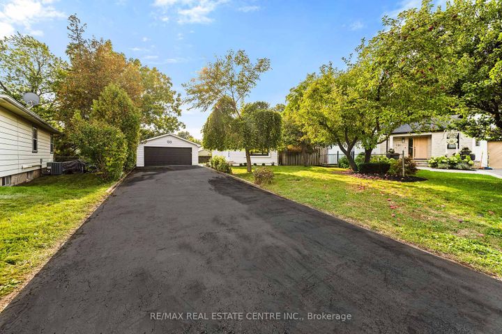 Photo 1 at 133 Inglewood Drive, CO Central, Oakville