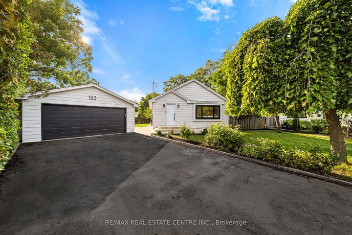 Photo 2 at 133 Inglewood Drive, CO Central, Oakville