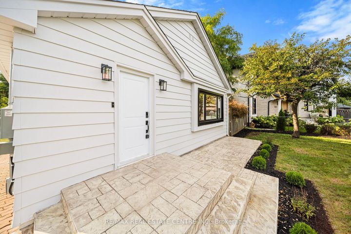 Photo 5 at 133 Inglewood Drive, CO Central, Oakville