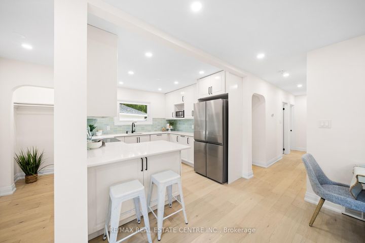 Photo 15 at 133 Inglewood Drive, CO Central, Oakville