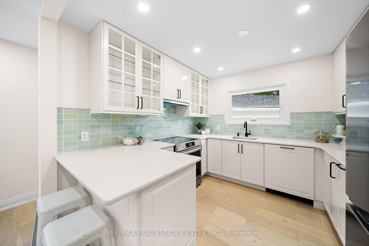 Photo 17 at 133 Inglewood Drive, CO Central, Oakville