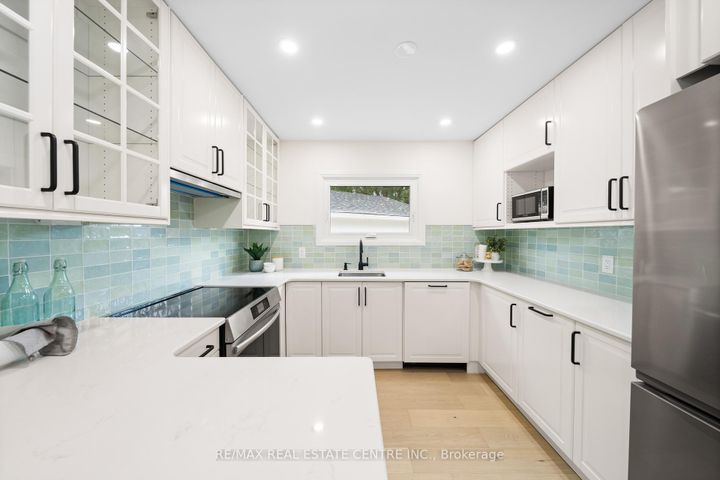 Photo 18 at 133 Inglewood Drive, CO Central, Oakville