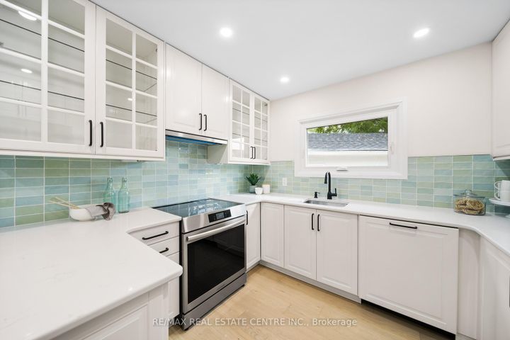 Photo 19 at 133 Inglewood Drive, CO Central, Oakville
