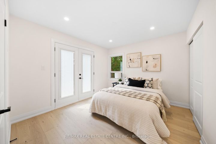 Photo 22 at 133 Inglewood Drive, CO Central, Oakville