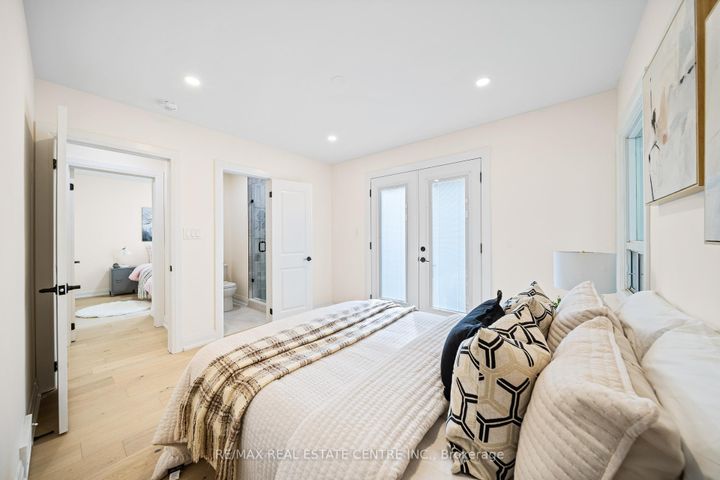 Photo 23 at 133 Inglewood Drive, CO Central, Oakville