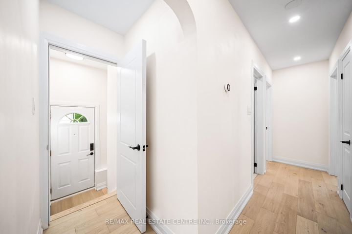 Photo 30 at 133 Inglewood Drive, CO Central, Oakville