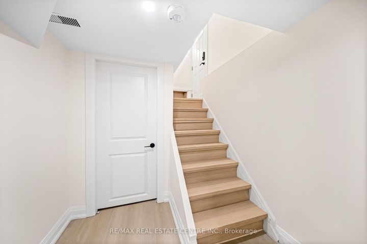 Photo 31 at 133 Inglewood Drive, CO Central, Oakville
