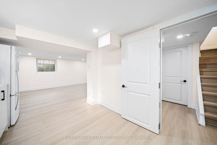 Photo 32 at 133 Inglewood Drive, CO Central, Oakville
