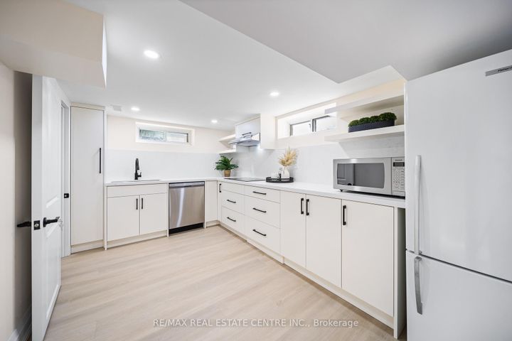 Photo 34 at 133 Inglewood Drive, CO Central, Oakville