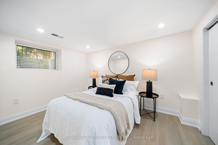 Photo 37 at 133 Inglewood Drive, CO Central, Oakville
