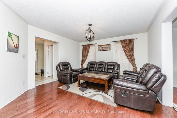 Photo 7 at 34 Benmore Crescent, Vales of Castlemore, Brampton