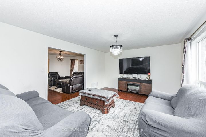 Photo 11 at 34 Benmore Crescent, Vales of Castlemore, Brampton