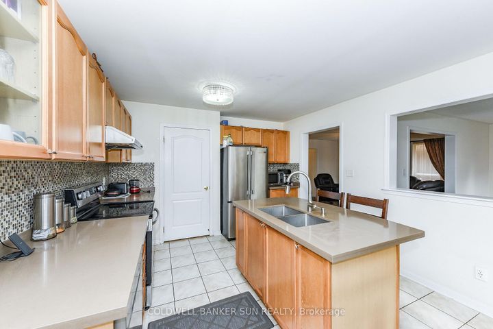 Photo 13 at 34 Benmore Crescent, Vales of Castlemore, Brampton