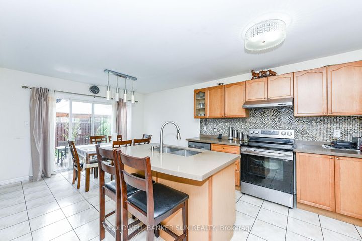 Photo 14 at 34 Benmore Crescent, Vales of Castlemore, Brampton
