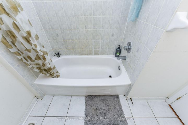 Photo 22 at 34 Benmore Crescent, Vales of Castlemore, Brampton