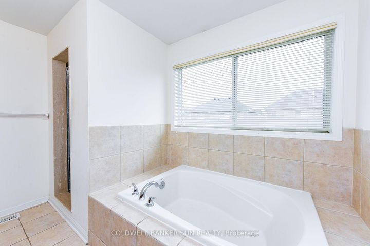 Photo 31 at 34 Benmore Crescent, Vales of Castlemore, Brampton