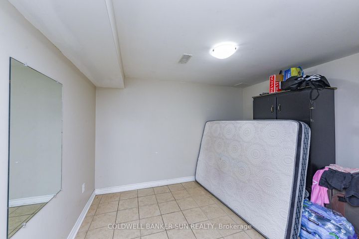 Photo 37 at 34 Benmore Crescent, Vales of Castlemore, Brampton