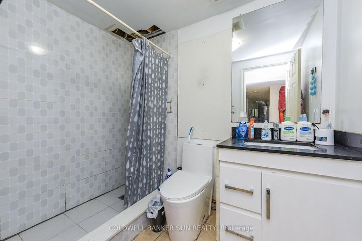 Photo 39 at 34 Benmore Crescent, Vales of Castlemore, Brampton