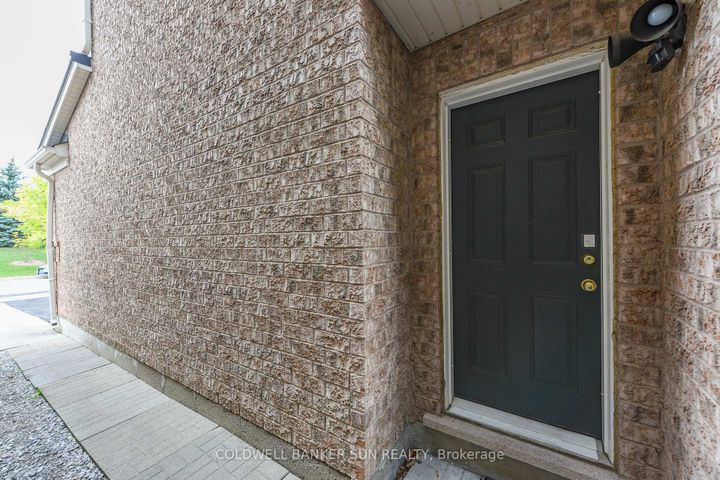 Photo 40 at 34 Benmore Crescent, Vales of Castlemore, Brampton