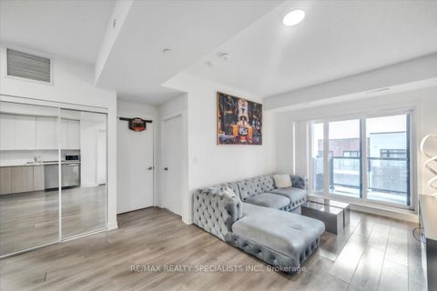 Photo 4 at 404 - 120 Canon Jackson Drive, Amesbury, Toronto