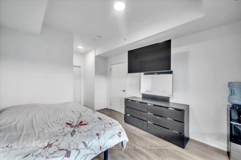 Photo 12 at 404 - 120 Canon Jackson Drive, Amesbury, Toronto