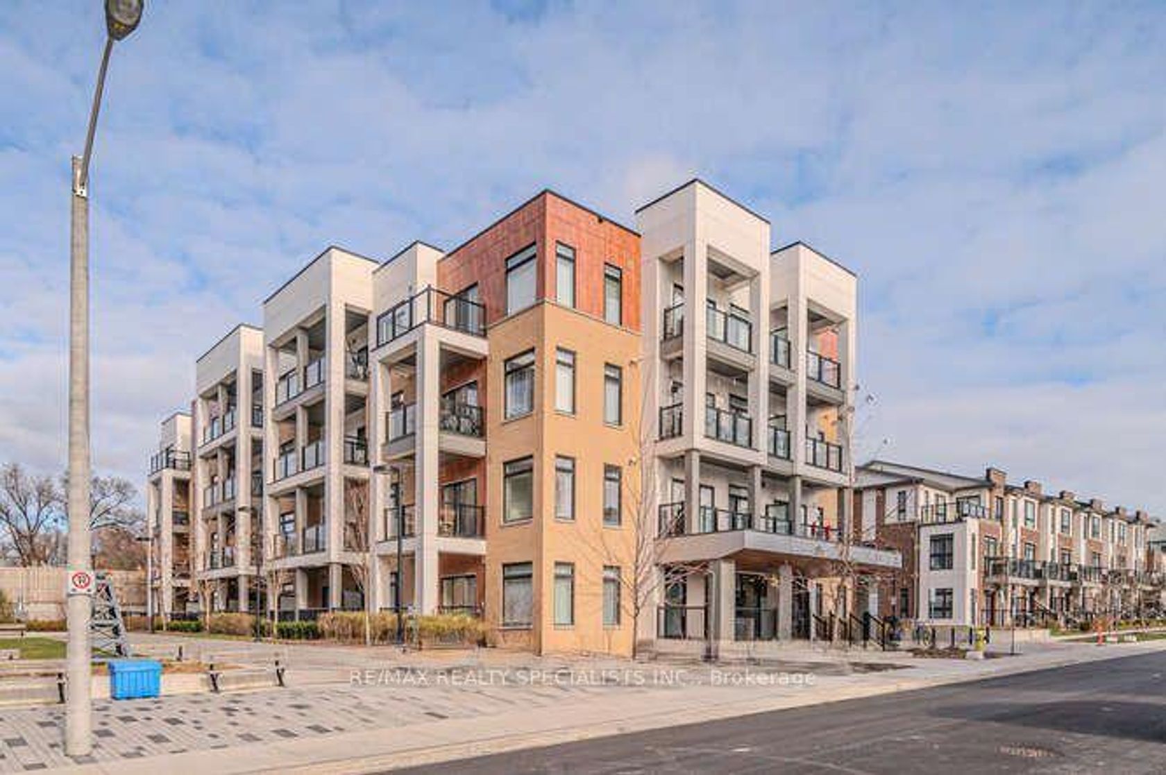 404 - 120 Canon Jackson Drive, Amesbury, Toronto 