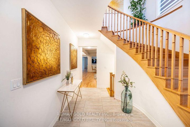 Photo 5 at 35 Academy Drive, Bram East, Brampton