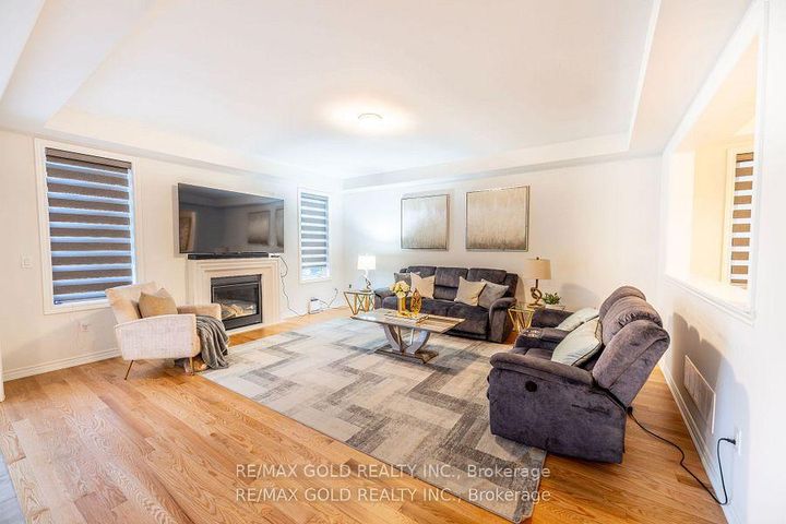 Photo 9 at 35 Academy Drive, Bram East, Brampton